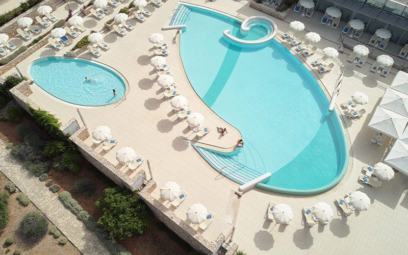 Bluesun Hotel Elaphusa in Kroatien, Blick auf Poolanlage