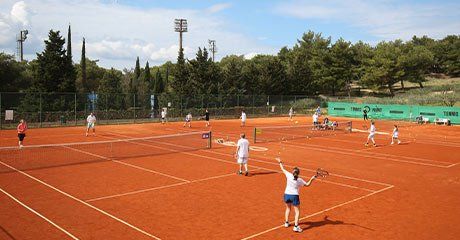 Teilnehmer PCT LK-Camp Bol beim Outdoor-Training in der Tennisanlage