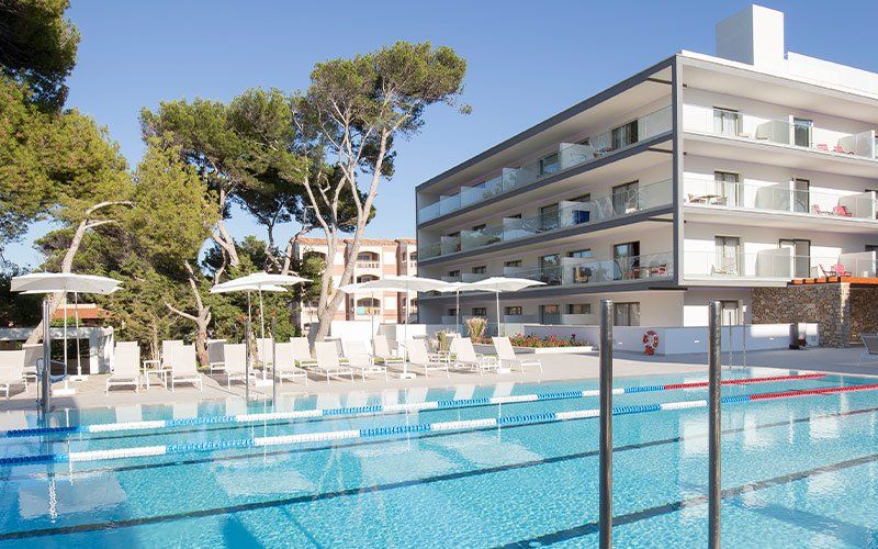 Poolbereich Hotel Bella Playa & Spa Alcúdia im Norden von Mallorca
